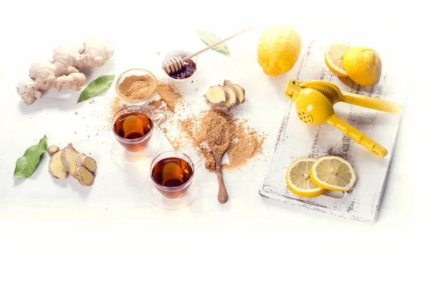 Té con limón en rodajas y jengibre — Foto de Stock