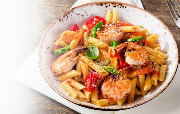 Penne pasta with shrimps — Stock Photo, Image