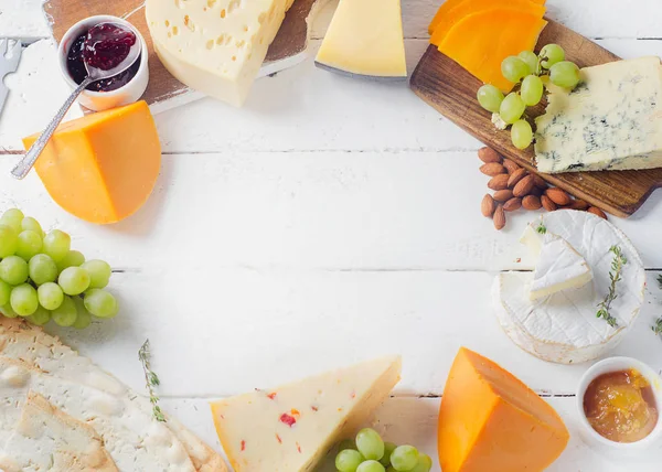Cheese served with grapes — Stock Photo, Image