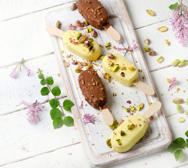 Çikolatalı dondurma popsicles 