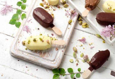 Çikolatalı dondurma popsicles 