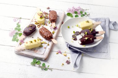 Çikolatalı dondurma popsicles 