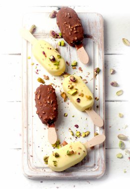 Çikolatalı dondurma popsicles 