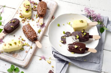 Çikolatalı dondurma popsicles 