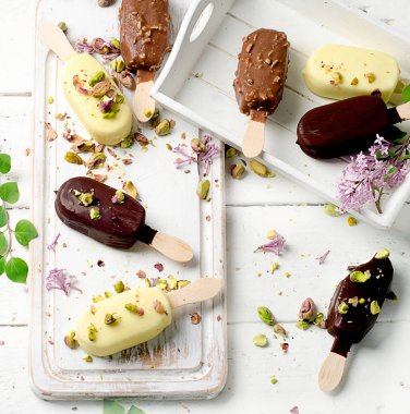 Çikolatalı dondurma popsicles 