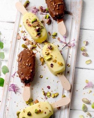 Çikolatalı dondurma popsicles 