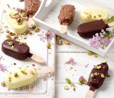 Çikolatalı dondurma popsicles 