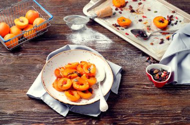 Kase pişmiş kayısı.