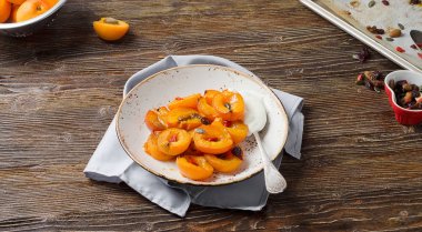 Kase pişmiş kayısı.