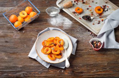 Kase pişmiş kayısı.