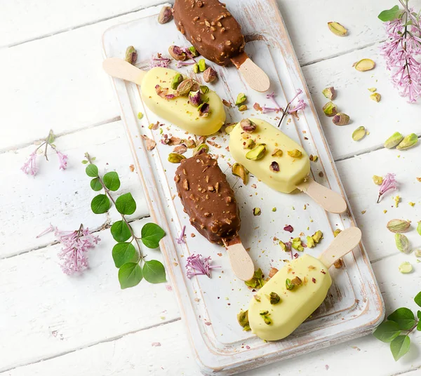 Çikolatalı dondurma popsicles 