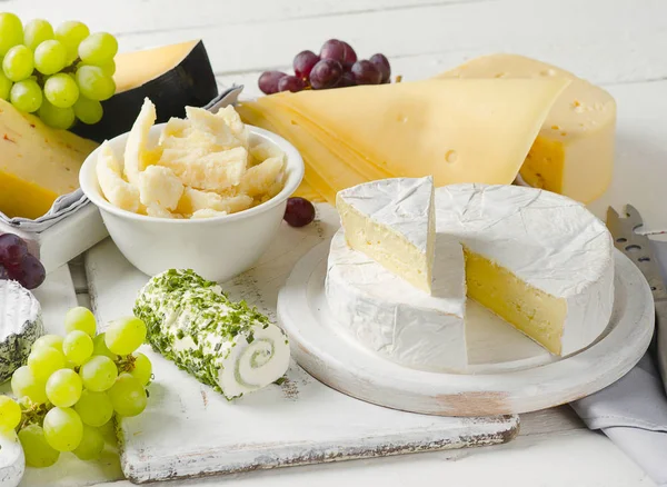 Διαφορετικοί τύποι τυριών — Φωτογραφία Αρχείου