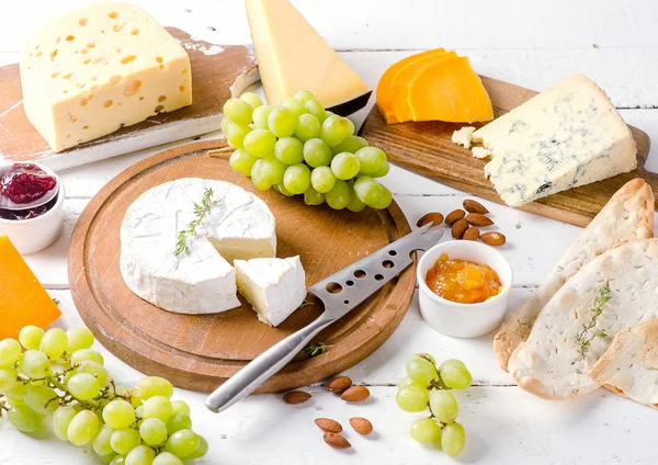 Különböző típusú sajtok — Stock Fotó