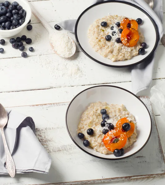 Yaban mersini ile ev yapımı yulaf ezmesi 