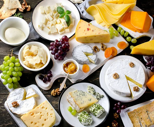 Tipos diferentes de quesos —  Fotos de Stock