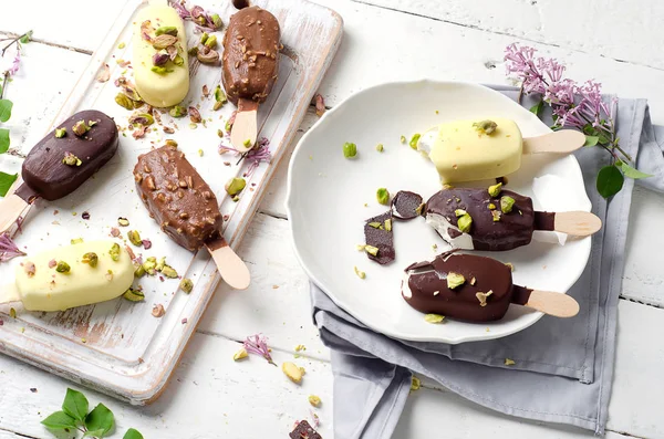Çikolatalı dondurma popsicles 