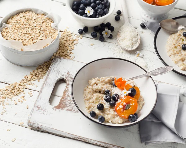 Yaban mersini ile ev yapımı yulaf ezmesi 