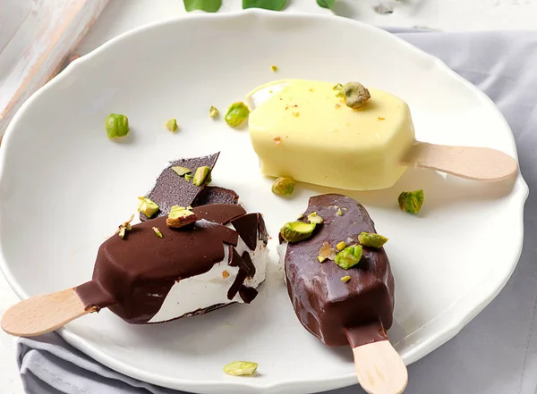 Çikolatalı dondurma popsicles 