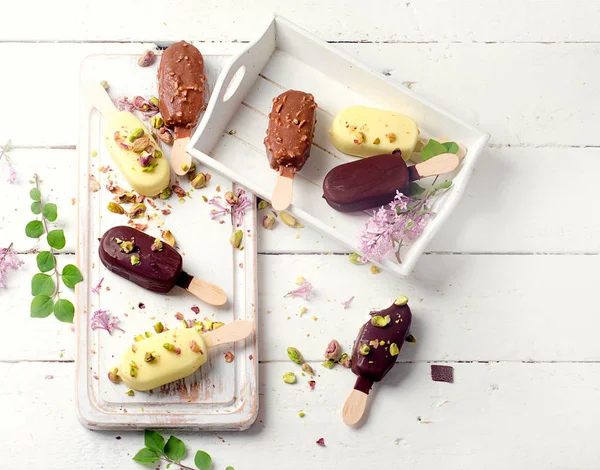 Çikolatalı dondurma popsicles 