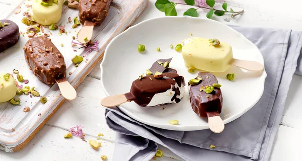 Çikolatalı dondurma popsicles 