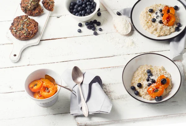 Yaban mersini ile ev yapımı yulaf ezmesi 