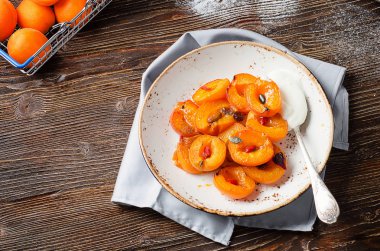 Kase pişmiş kayısı.