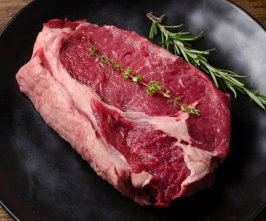 Çiğ et antrikot biftek 