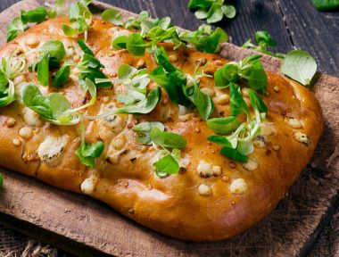 Ev yapımı Focaccia ekmek. 