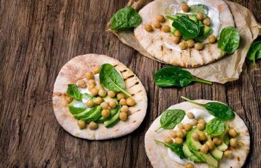 Nohut ve avokado ile gözleme.