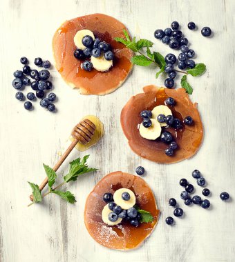 taze meyve ile Pancakes