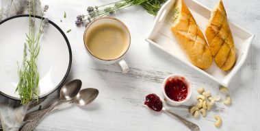 Kahve tablo ile Kahvaltı