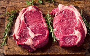 Çiğ et antrikot biftek 