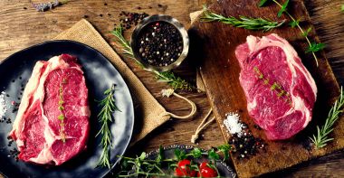 Çiğ et antrikot biftek 