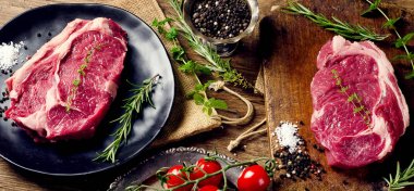 Çiğ et antrikot biftek 