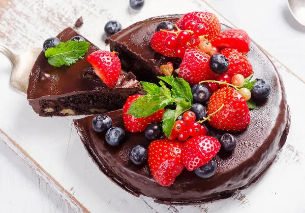 Chokolade kage med bær - Stock-foto