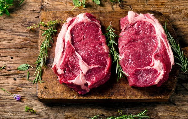 Rått kött Ribeye steak — Stockfoto