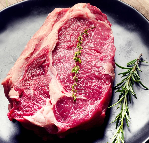 Rauw vlees Ribeye biefstuk — Stockfoto