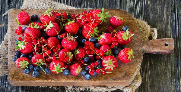 Mix of fresh berries on board. — Stock Photo, Image