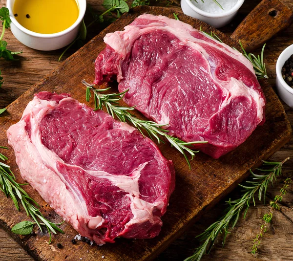 Rått kött Ribeye steak — Stockfoto