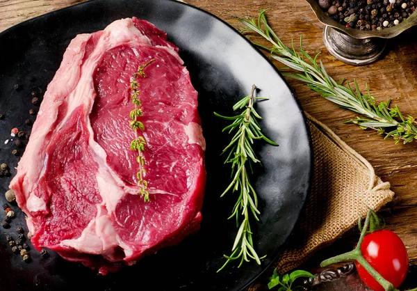 Carne cruda Bistecca di Ribeye — Foto Stock