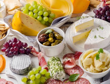 ahşap arka plan üzerinde lezzetli meze