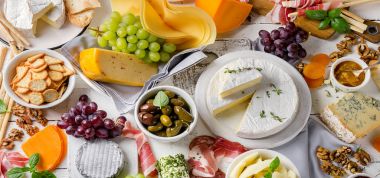 ahşap arka plan üzerinde lezzetli meze
