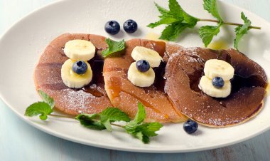 Taze yaban mersinli krep.