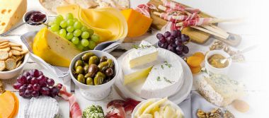 ahşap arka plan üzerinde lezzetli meze