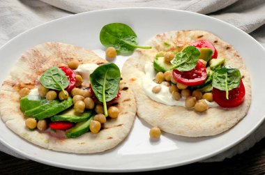 Sebze ile ev yapımı gözleme