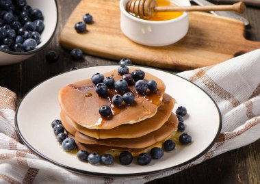 Taze yaban mersinli krep.