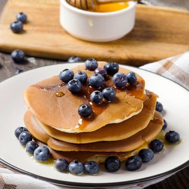 Taze yaban mersinli krep.