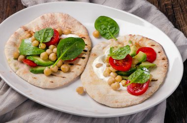 Sebze ile ev yapımı gözleme