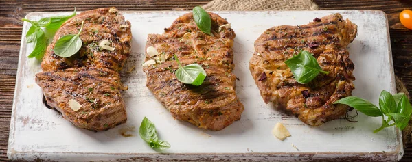 Steki mięsne z grilla — Zdjęcie stockowe