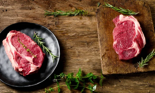 Surowe mięso Ribeye steki — Zdjęcie stockowe